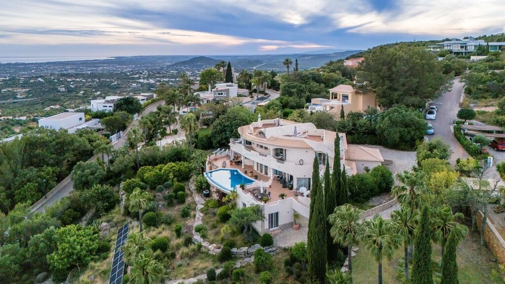 Villa com 4 quartos à venda em Santa Bárbara de Nexe Villa com 4 quartos à venda em Santa Bárbara de Nexe