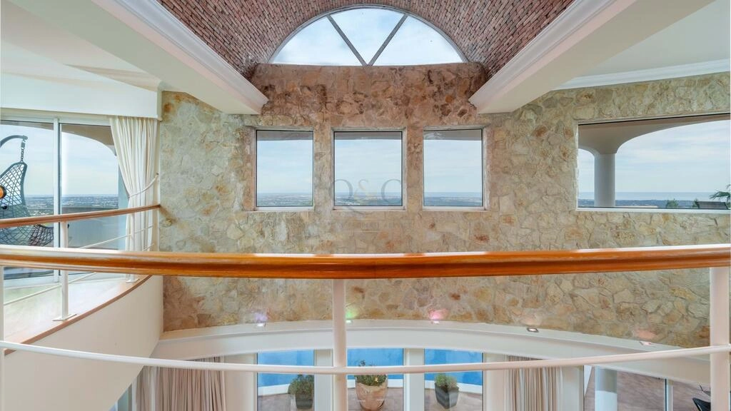 Villa com 4 quartos à venda em Santa Bárbara de Nexe Villa com 4 quartos à venda em Santa Bárbara de Nexe