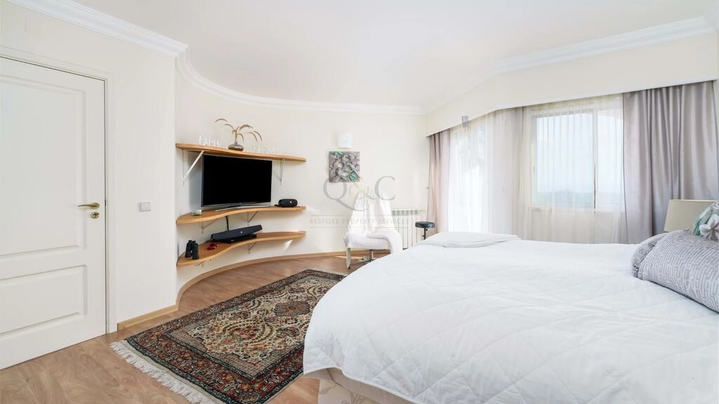 Villa com 4 quartos à venda em Santa Bárbara de Nexe Villa com 4 quartos à venda em Santa Bárbara de Nexe