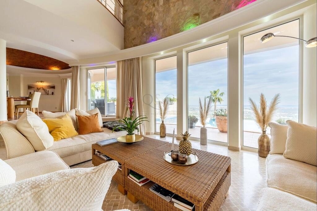 Villa com 4 quartos à venda em Santa Bárbara de Nexe Villa com 4 quartos à venda em Santa Bárbara de Nexe