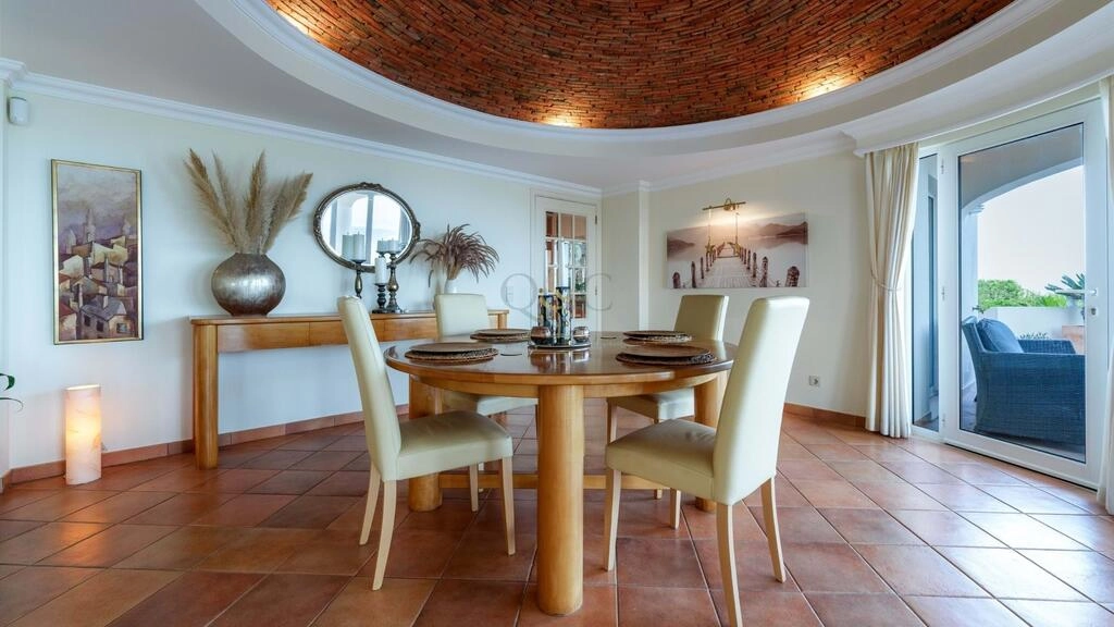 Villa com 4 quartos à venda em Santa Bárbara de Nexe Villa com 4 quartos à venda em Santa Bárbara de Nexe