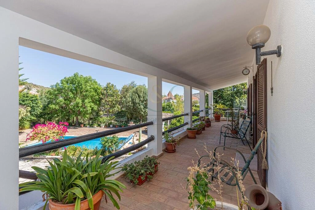 Villa com 4 quartos à venda em Alte Villa com 4 quartos à venda em Alte