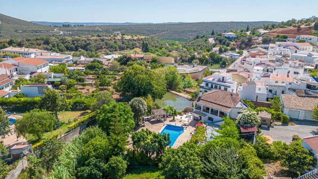 Villa com 4 quartos à venda em Alte Villa com 4 quartos à venda em Alte