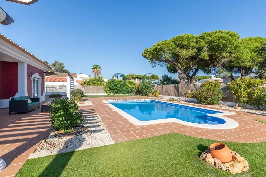 5 Bedroom Villa For Sale in Quarteira 5 Bedroom Villa For Sale in Quarteira