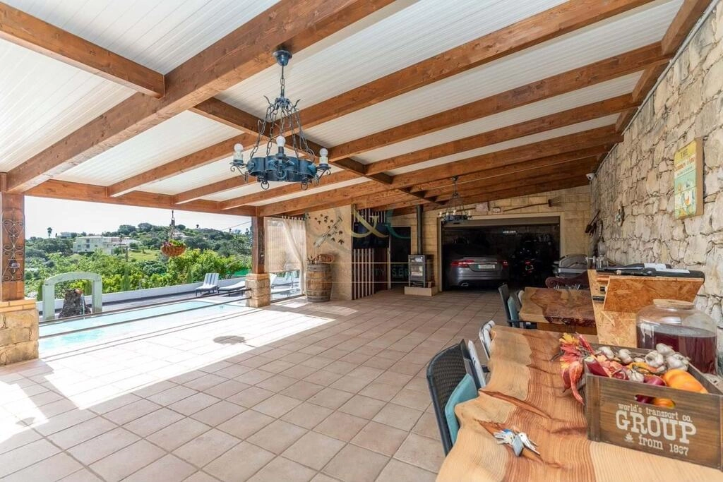 Villa avec 5 chambres à vendre à Loulé (São Clemente) Villa avec 5 chambres à vendre à Loulé (São Clemente)