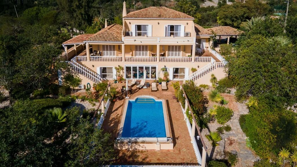6 Bedroom Villa For Sale in Santa Bárbara de Nexe 6 Bedroom Villa For Sale in Santa Bárbara de Nexe