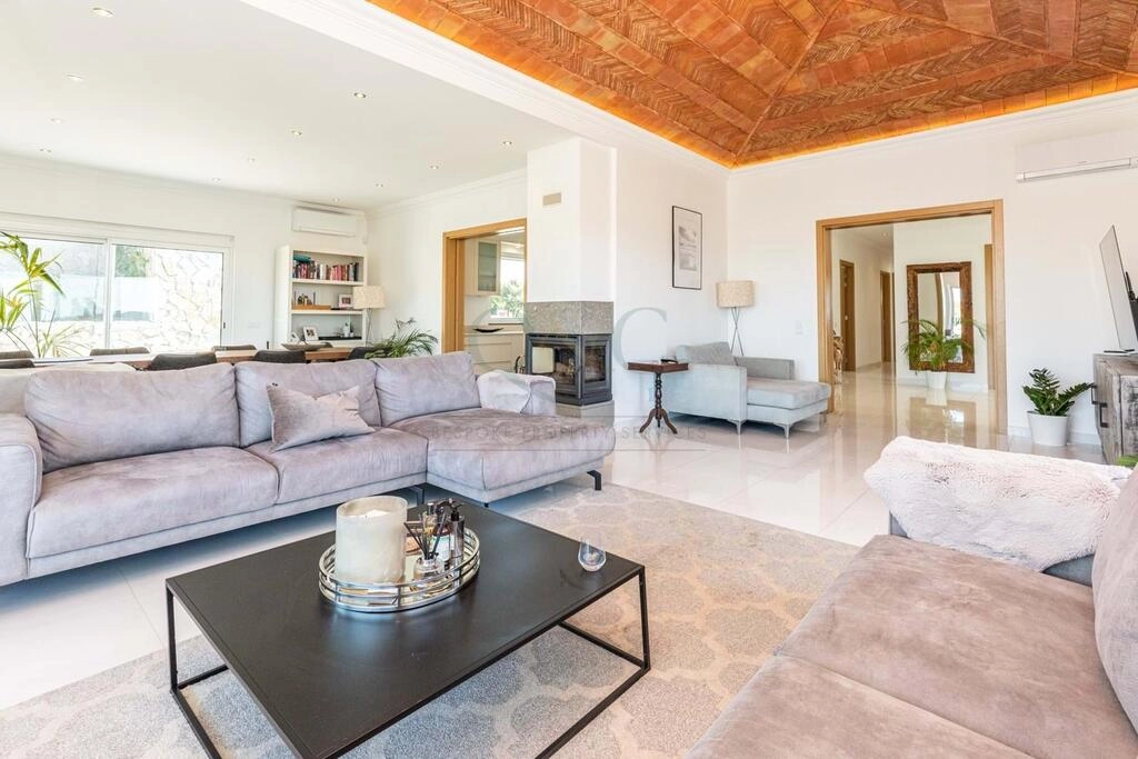 6 Bedroom Villa For Sale in São Brás de Alportel 6 Bedroom Villa For Sale in São Brás de Alportel