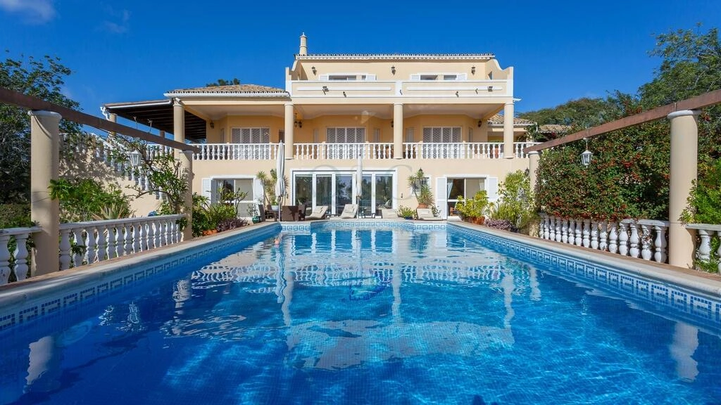 Villa avec 6 chambres à vendre à Santa Bárbara de Nexe Villa avec 6 chambres à vendre à Santa Bárbara de Nexe