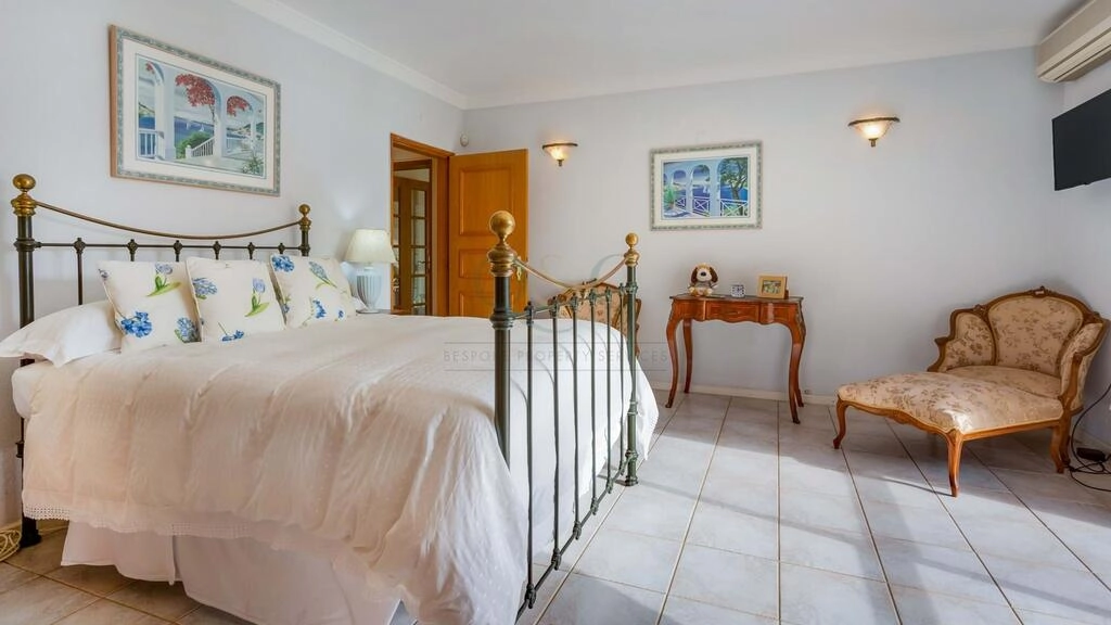 Villa avec 6 chambres à vendre à Santa Bárbara de Nexe Villa avec 6 chambres à vendre à Santa Bárbara de Nexe