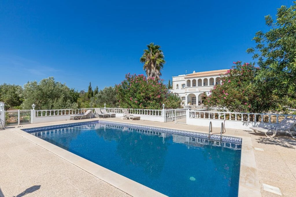 Villa avec 7 chambres à vendre à Moncarapacho Villa avec 7 chambres à vendre à Moncarapacho