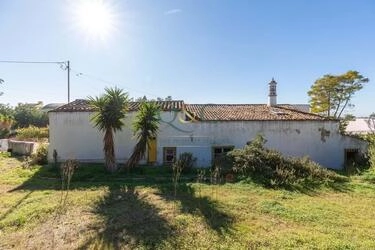 Villa to be renovated For Sale in Loulé (São Clemente)