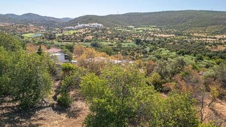 Villa to be renovated For Sale in Querença