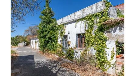 Villa to be renovated à vendre à Querença
