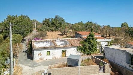 Villa to be renovated à vendre à Querença