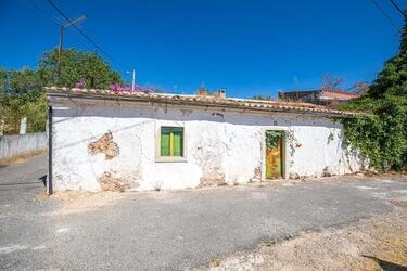 Villa to be renovated à venda em Querença