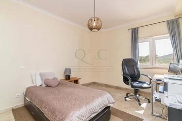 4 Bedroom Apartment For Sale in Santa Bárbara de Nexe