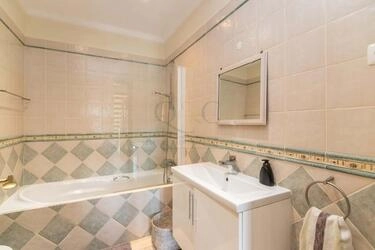 4 Bedroom Apartment For Sale in Santa Bárbara de Nexe