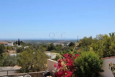 4 Bedroom Apartment For Sale in Santa Bárbara de Nexe