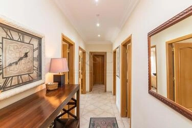 4 Bedroom Apartment For Sale in Santa Bárbara de Nexe