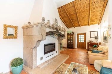 4 Bedroom Farmhouse For Sale in São Brás de Alportel