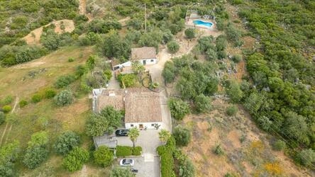 4 Bedroom Farmhouse For Sale in São Brás de Alportel