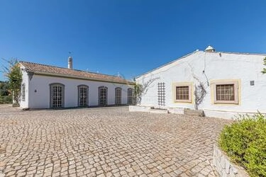 4 Bedroom Farmhouse For Sale in São Brás de Alportel