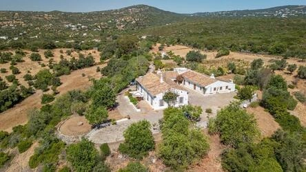 4 Bedroom Farmhouse For Sale in São Brás de Alportel