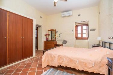 5 Bedroom Farmhouse For Sale in São Brás de Alportel