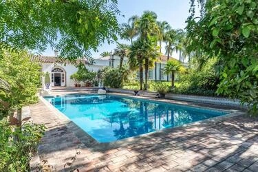 6 Bedroom Farmhouse For Sale in Santa Bárbara de Nexe