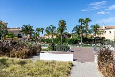 2 Bedroom Apartment For Sale in Santa Bárbara de Nexe
