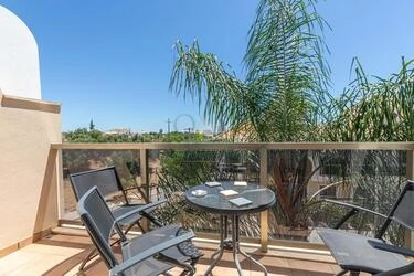 2 Bedroom Apartment For Sale in Santa Bárbara de Nexe