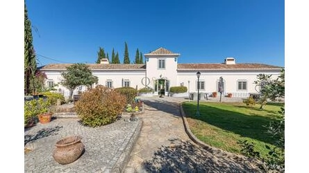 9 Bedroom Farmhouse For Sale in São Brás de Alportel