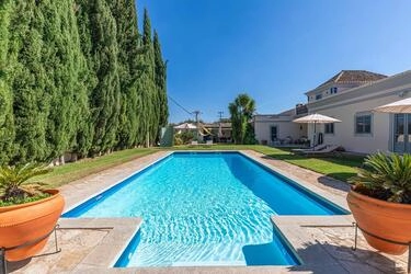 9 Bedroom Farmhouse For Sale in São Brás de Alportel