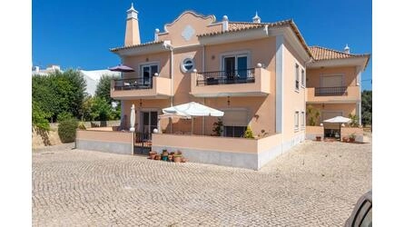 4 Bedroom Apartment For Sale in Santa Bárbara de Nexe