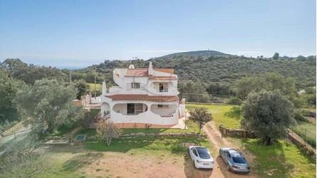 4 Bedroom Villa For Sale in Santa Bárbara de Nexe