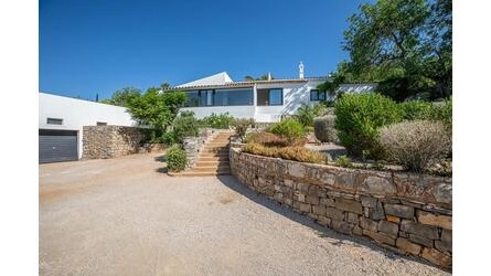 3 Bedroom Villa For Sale in Santa Bárbara de Nexe