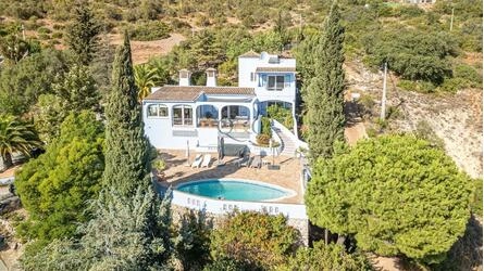 2 Bedroom Villa For Sale in Santa Bárbara de Nexe