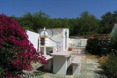 2 Bedroom Villa For Sale in Querença