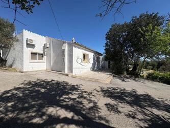 2 Bedroom Villa For Sale in São Brás de Alportel