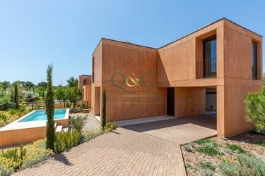 3 Bedroom Villa For Sale in Quarteira