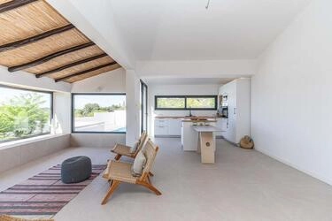 3 Bedroom Villa For Sale in Santa Bárbara de Nexe