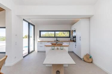 3 Bedroom Villa For Sale in Santa Bárbara de Nexe