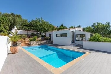 3 Bedroom Villa For Sale in Santa Bárbara de Nexe