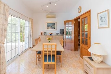 3 Bedroom Villa For Sale in Santa Bárbara de Nexe