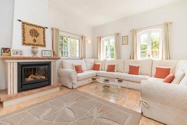 3 Bedroom Villa For Sale in Santa Bárbara de Nexe