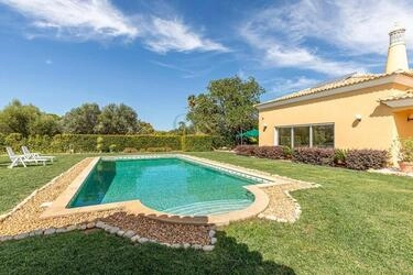 3 Bedroom Villa For Sale in Santa Bárbara de Nexe