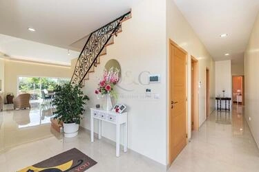 3 Bedroom Villa For Sale in Santa Bárbara de Nexe