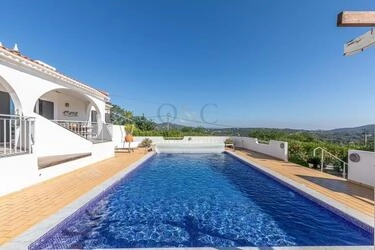 3 Bedroom Villa For Sale in Santa Bárbara de Nexe