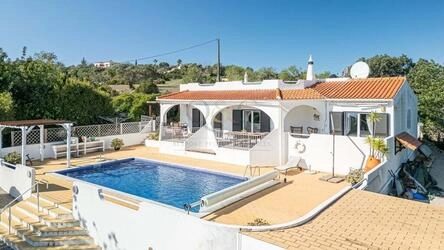 3 Bedroom Villa For Sale in Santa Bárbara de Nexe