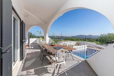 3 Bedroom Villa For Sale in Santa Bárbara de Nexe